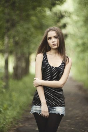 Ça te dit de te baigner nu avant le boulot ? Céline - rencontre-Teen-Toulouse