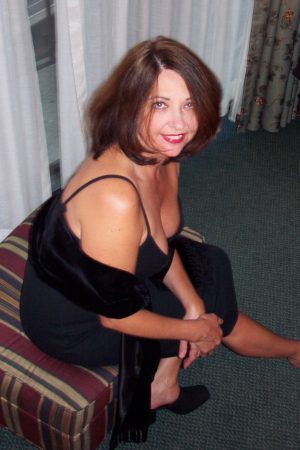 Généralement pas mon truc, mais ce soir j’ai juste envie de m’amuser Élodie - rencontre-Milf-Quimper